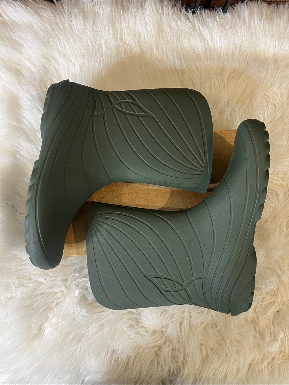 Wildling Ranidae Barefoot Women’s Olive Green Waterproof Rain Boots - Picture 4 of 8